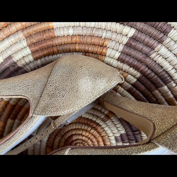 Chelsea Crew “Lola” heels in gold - Picture 6 of 9